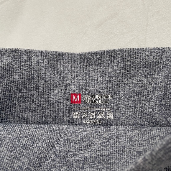 Grey work out shorts - Picture 3 of 3